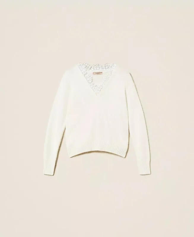 Descubre las tendencias clave de la moda otoño invierno 2025: pantalones globo, satén, encaje y más en una temporada que invita a jugar con texturas, volúmenes y siluetas