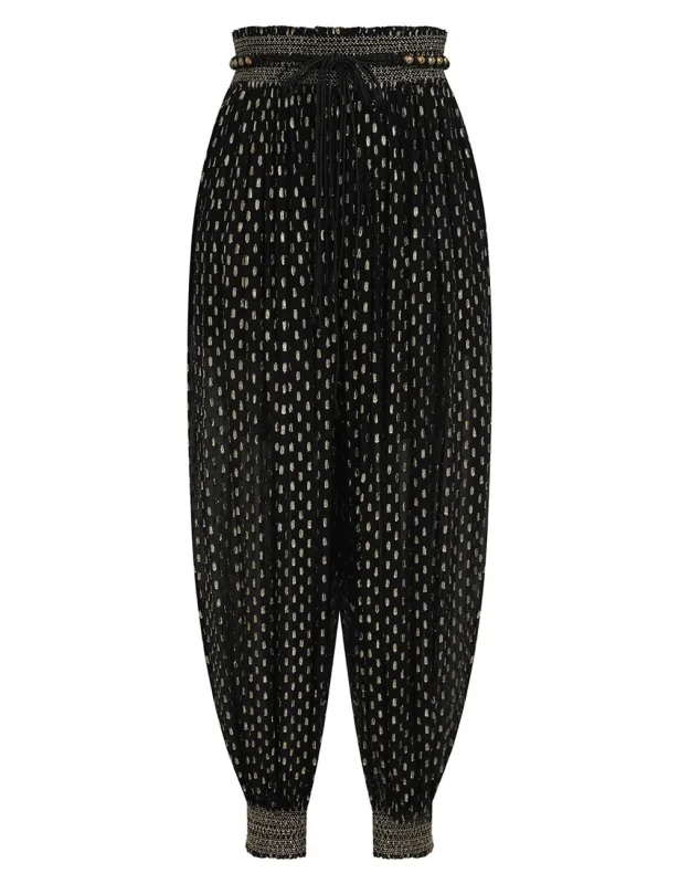 Descubre las tendencias clave de la moda otoño invierno 2025: pantalones globo, satén, encaje y más en una temporada que invita a jugar con texturas, volúmenes y siluetas