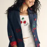 Blazer mujer invitada con estructura definida y acabado sofisticado. Perfecta para eventos primavera verano.