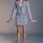 Minifalda elegante mujer con estructura definida y diseño sofisticado. Perfecta para conjuntos primavera verano.